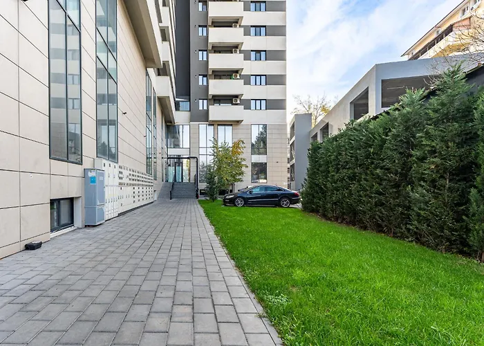 Sunset Rebreanu Апартаменти Бухарест